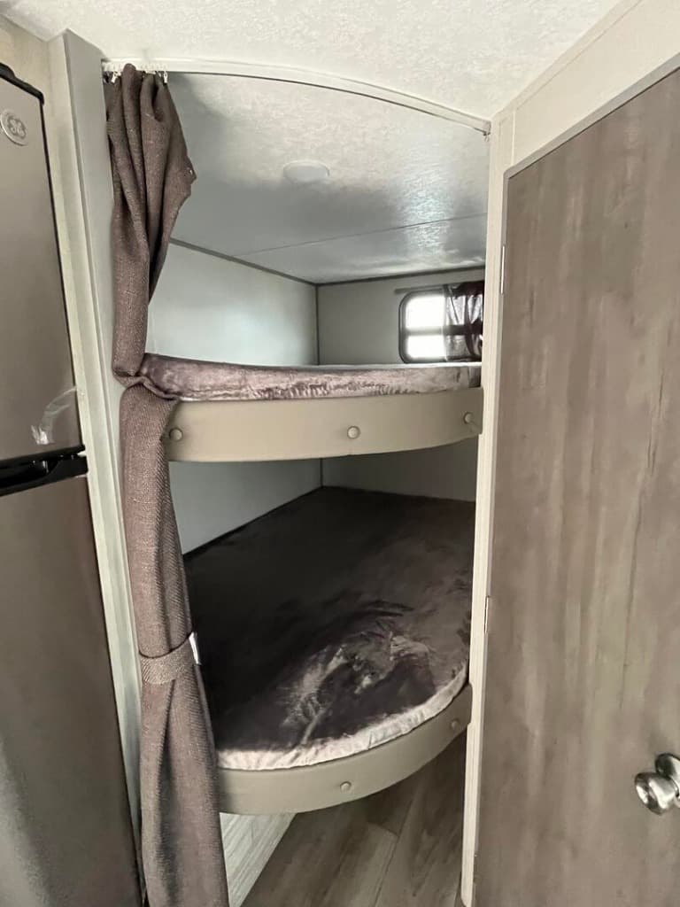 2025 Coachmen 2025 Coachmen Catalina Summit Series 7 - thumbnail 19