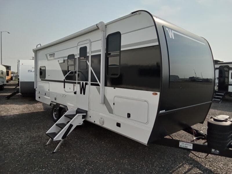 2026 Winnebago 2026 Winnebago Thrive - thumbnail 3