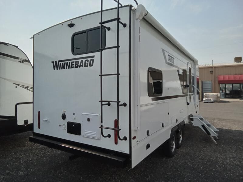 2026 Winnebago 2026 Winnebago Thrive - thumbnail 4