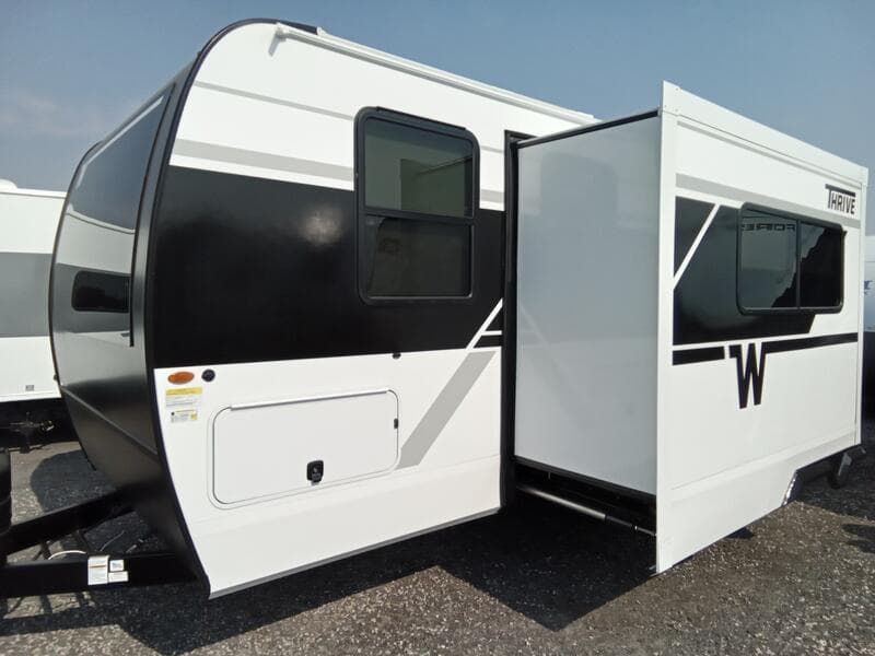 2026 Winnebago 2026 Winnebago Thrive - thumbnail 7