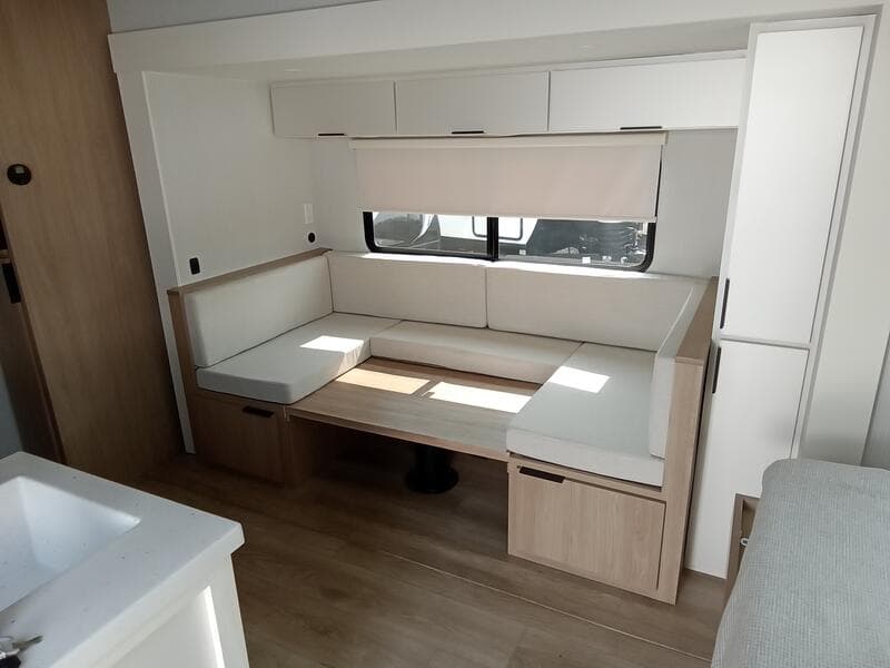 2026 Winnebago 2026 Winnebago Thrive - thumbnail 10