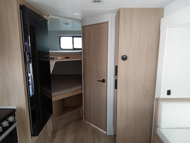 2026 Winnebago 2026 Winnebago Thrive - thumbnail 11