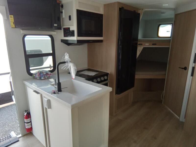 2026 Winnebago 2026 Winnebago Thrive - thumbnail 12