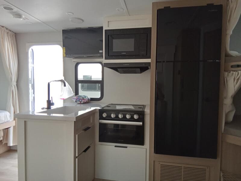 2026 Winnebago 2026 Winnebago Thrive - thumbnail 13