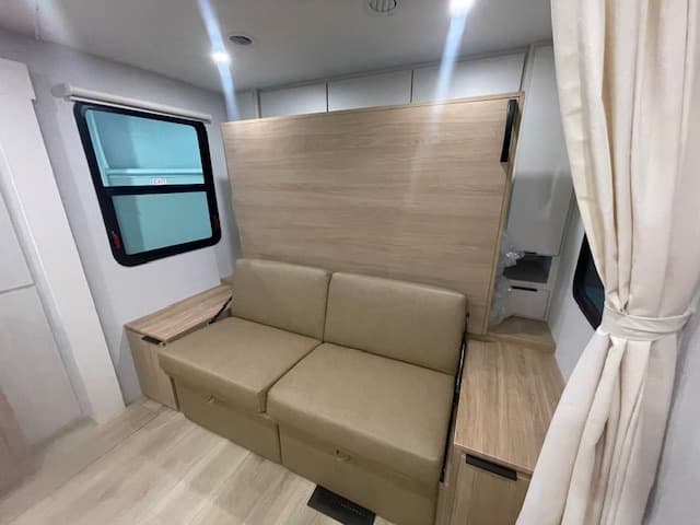 2026 Winnebago 2026 Winnebago Thrive - thumbnail 6