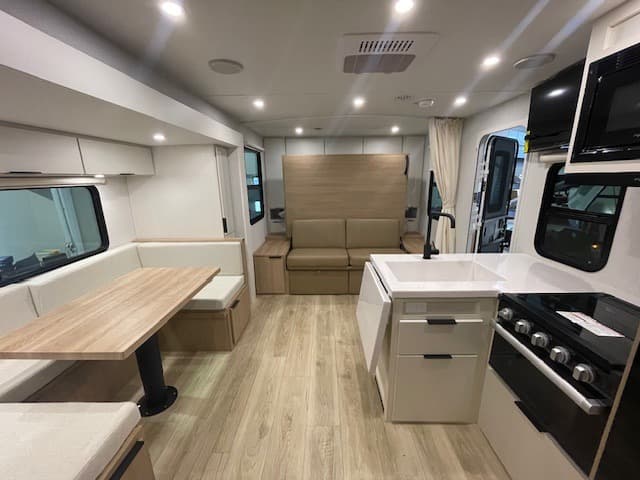 2026 Winnebago 2026 Winnebago Thrive - thumbnail 11