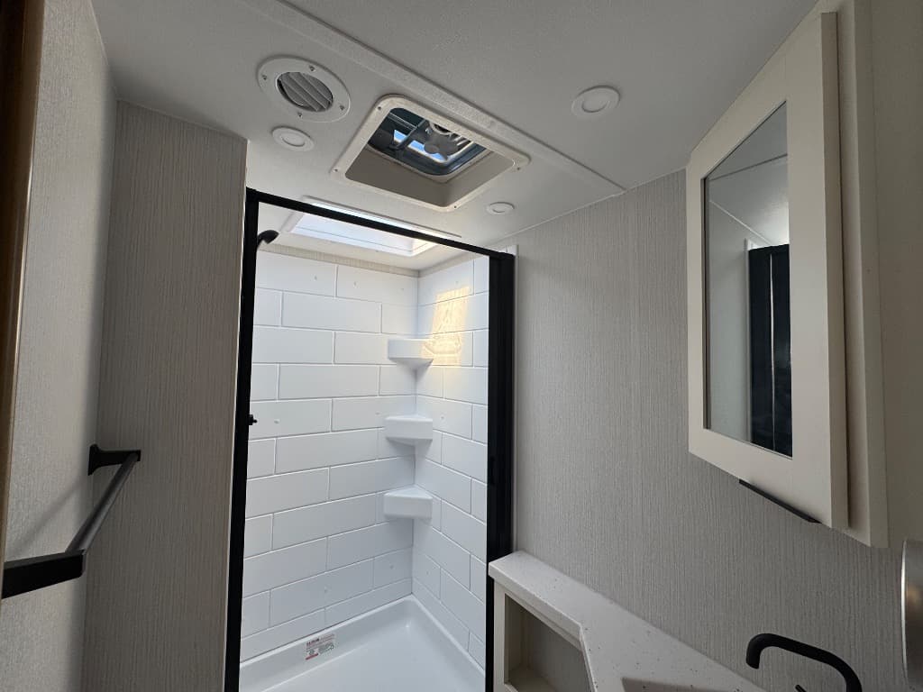 2026 Winnebago 2026 Winnebago Thrive - thumbnail 13
