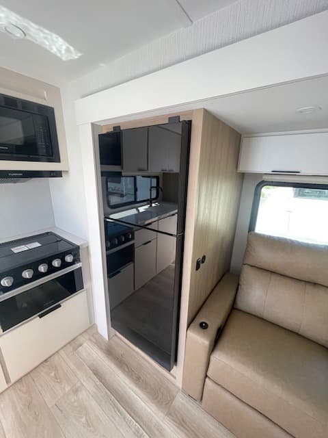 2026 Winnebago 2026 Winnebago Thrive - thumbnail 7