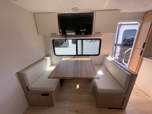 2026 Winnebago 2026 Winnebago Thrive - thumbnail 9