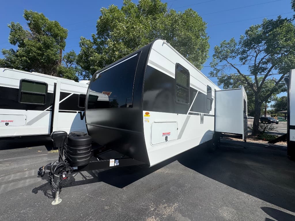 2026 Winnebago 2026 Winnebago Thrive - thumbnail 3