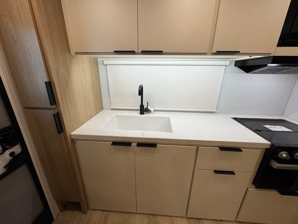 2026 Winnebago 2026 Winnebago Thrive - thumbnail 13