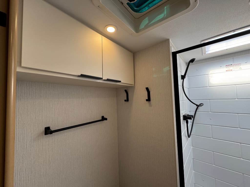 2026 Winnebago 2026 Winnebago Thrive - thumbnail 16