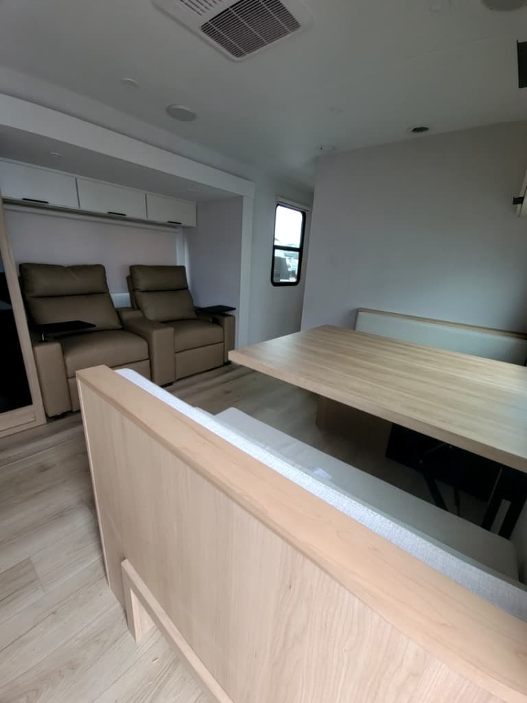 2026 Winnebago 2026 Winnebago Thrive - thumbnail 17