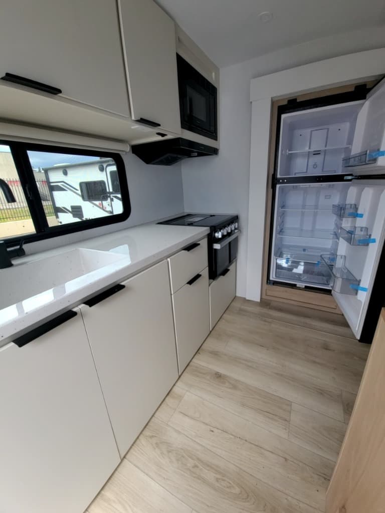 2026 Winnebago 2026 Winnebago Thrive - thumbnail 21