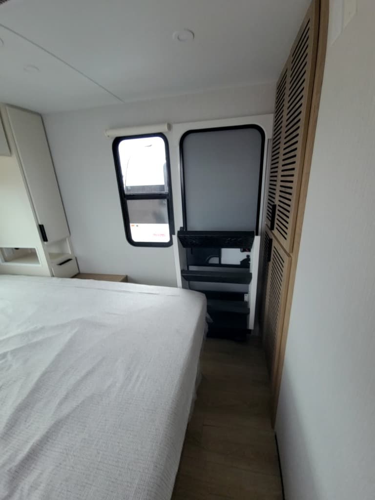 2026 Winnebago 2026 Winnebago Thrive - thumbnail 29