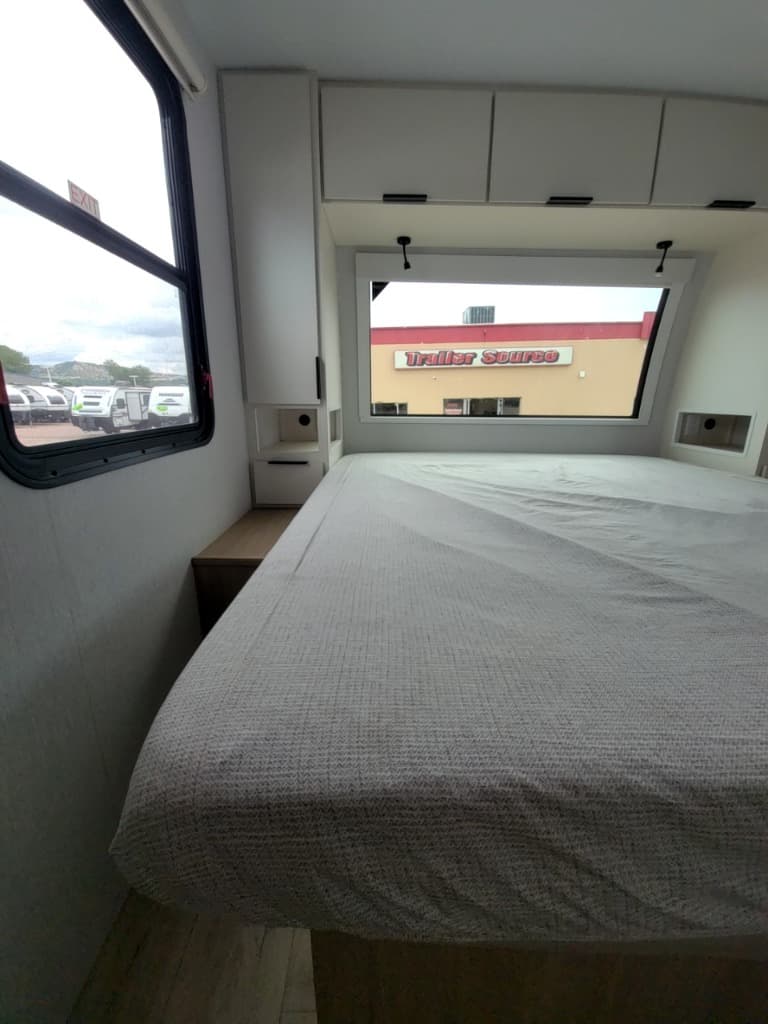 2026 Winnebago 2026 Winnebago Thrive - thumbnail 34