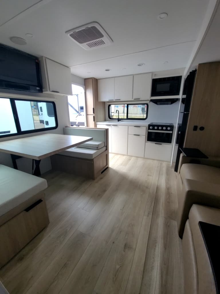 2026 Winnebago 2026 Winnebago Thrive - thumbnail 37