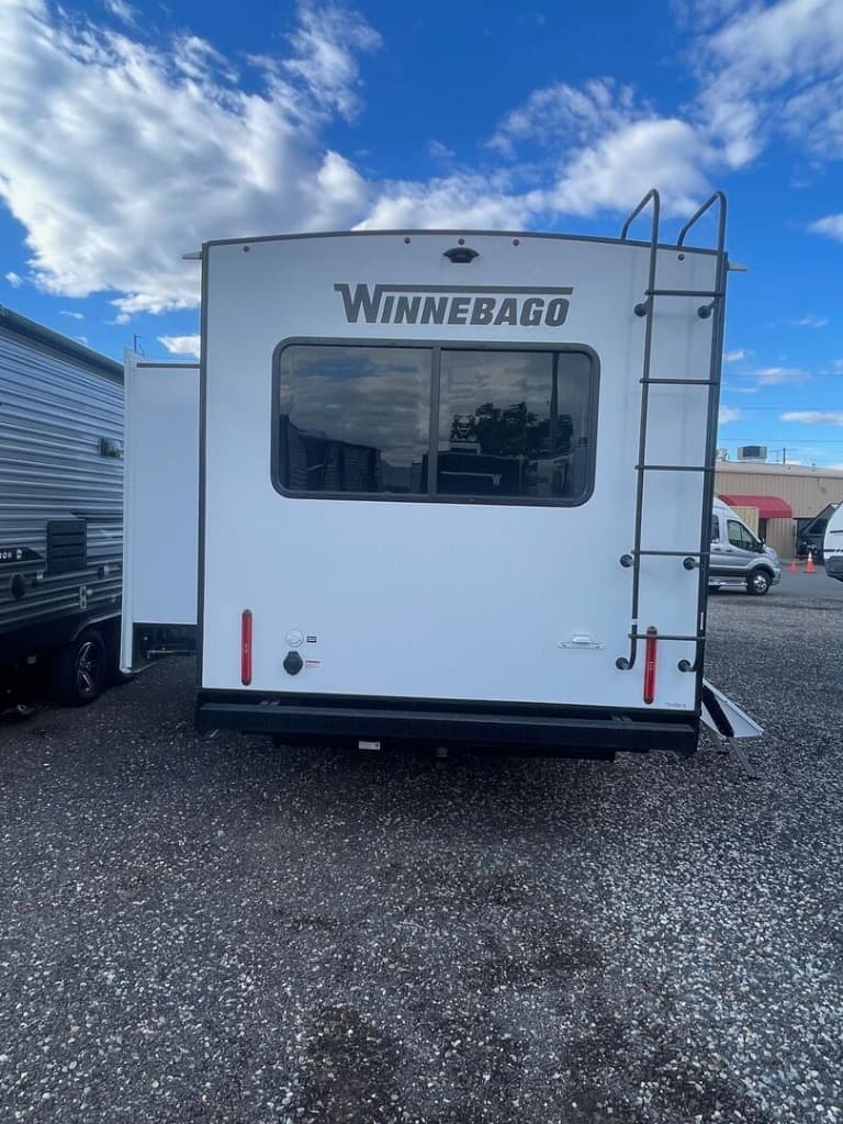 2026 Winnebago 2026 Winnebago Thrive - thumbnail 5
