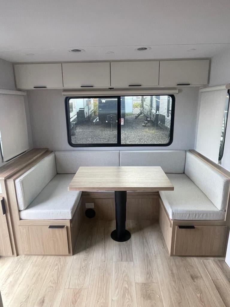 2026 Winnebago 2026 Winnebago Thrive - thumbnail 8