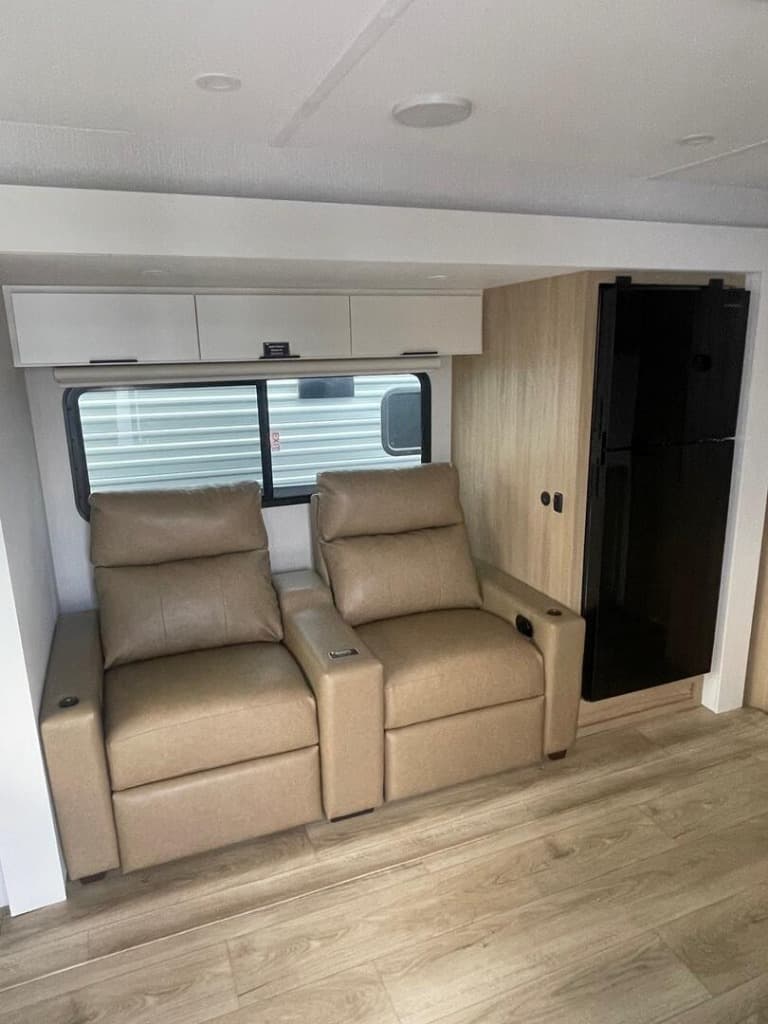 2026 Winnebago 2026 Winnebago Thrive - thumbnail 9