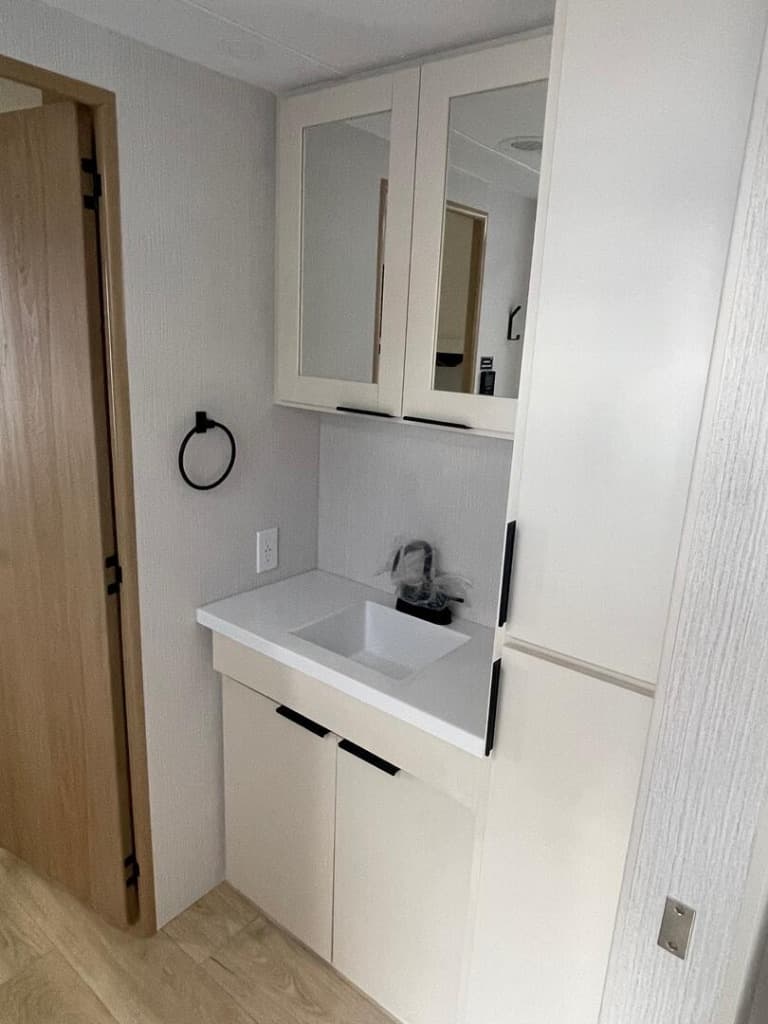 2026 Winnebago 2026 Winnebago Thrive - thumbnail 12