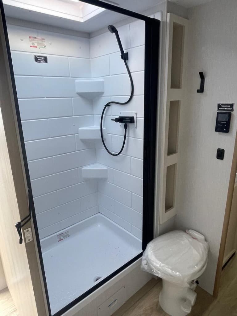 2026 Winnebago 2026 Winnebago Thrive - thumbnail 13