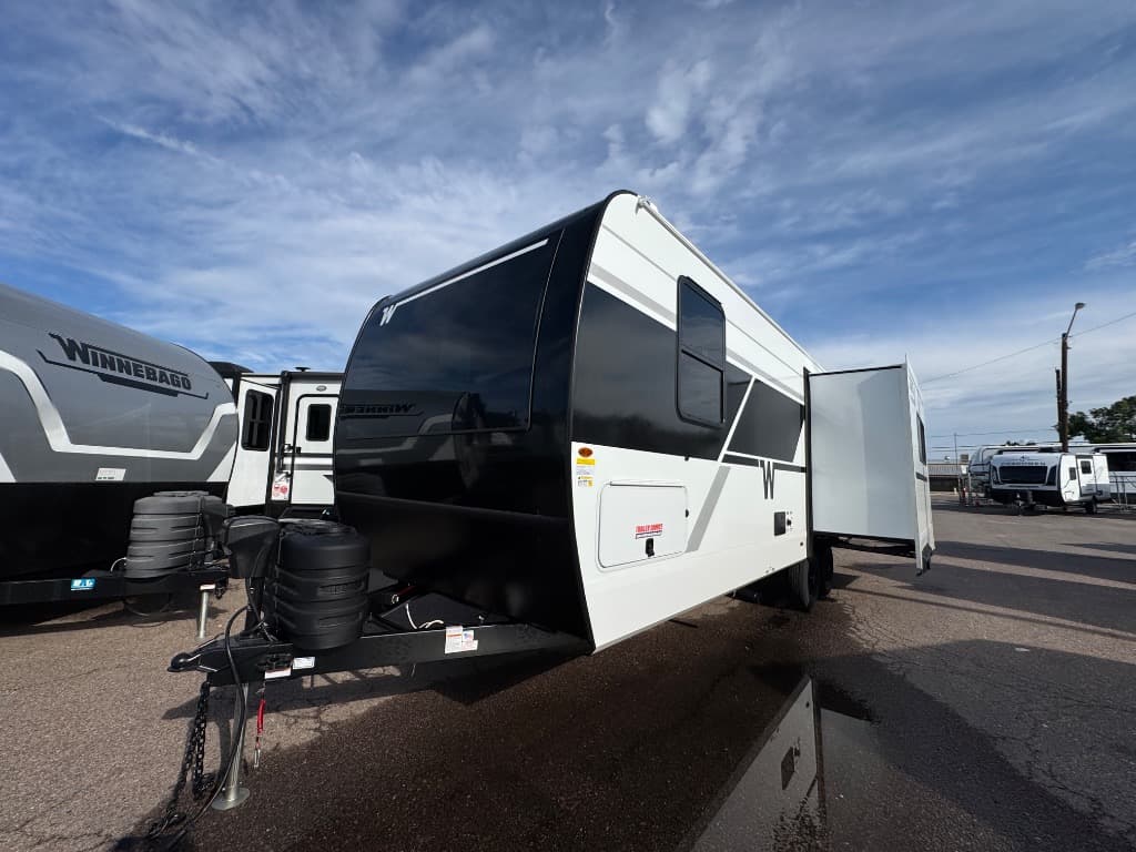2026 Winnebago 2026 Winnebago Thrive - thumbnail 3
