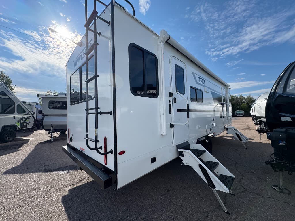 2026 Winnebago 2026 Winnebago Thrive - thumbnail 5