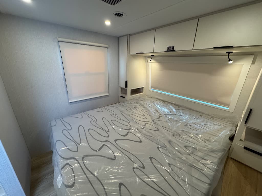 2026 Winnebago 2026 Winnebago Thrive - thumbnail 23
