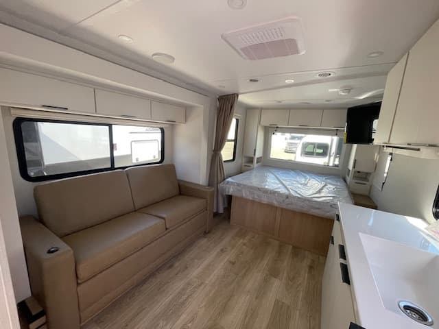 2026 Winnebago 2026 Winnebago Thrive - thumbnail 4