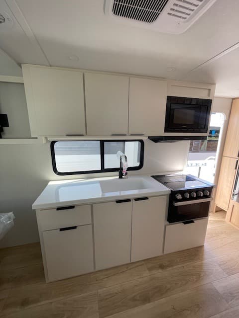 2026 Winnebago 2026 Winnebago Thrive - thumbnail 6