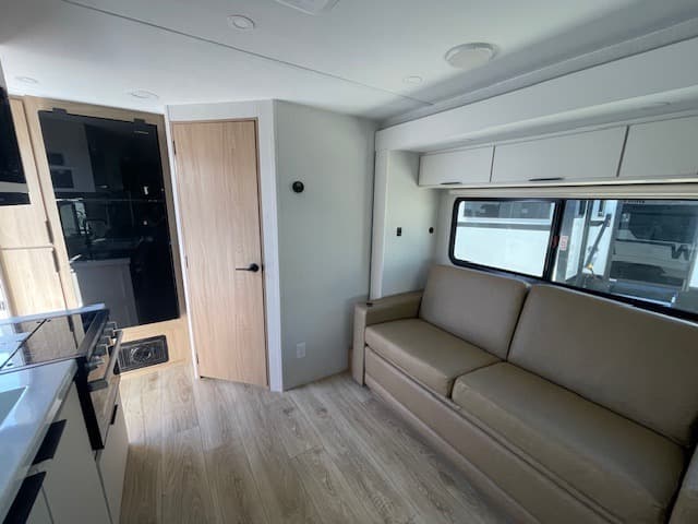 2026 Winnebago 2026 Winnebago Thrive - thumbnail 7