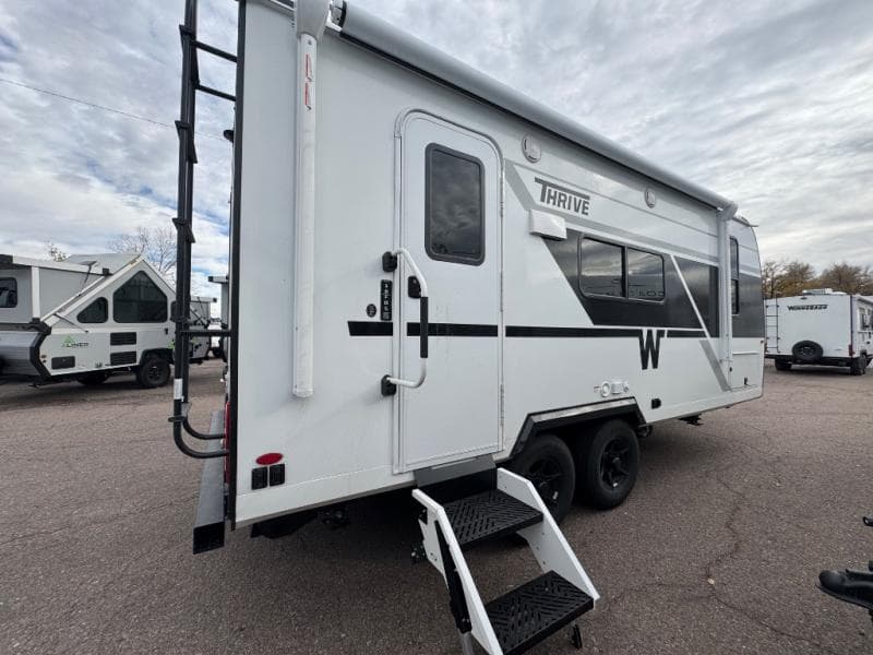 2026 Winnebago 2026 Winnebago Thrive - thumbnail 5