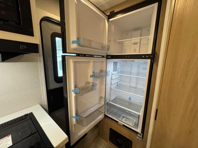 2026 Winnebago 2026 Winnebago Thrive - thumbnail 16