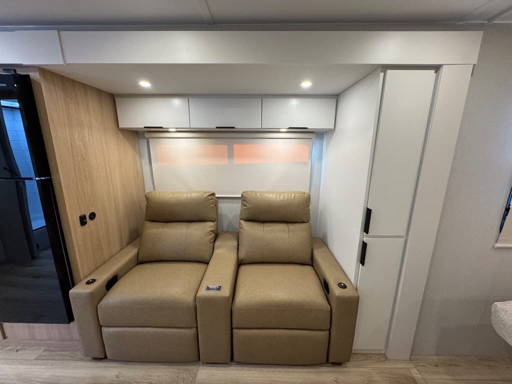 2026 Winnebago 2026 Winnebago Thrive - thumbnail 7