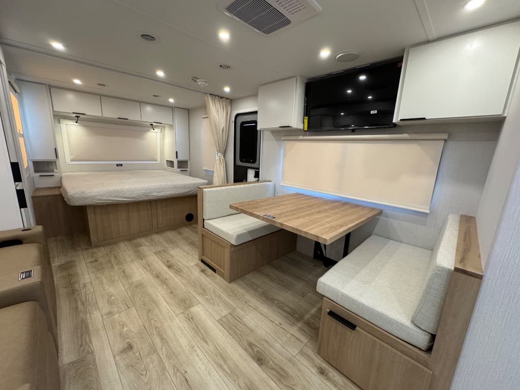 2026 Winnebago 2026 Winnebago Thrive - thumbnail 17
