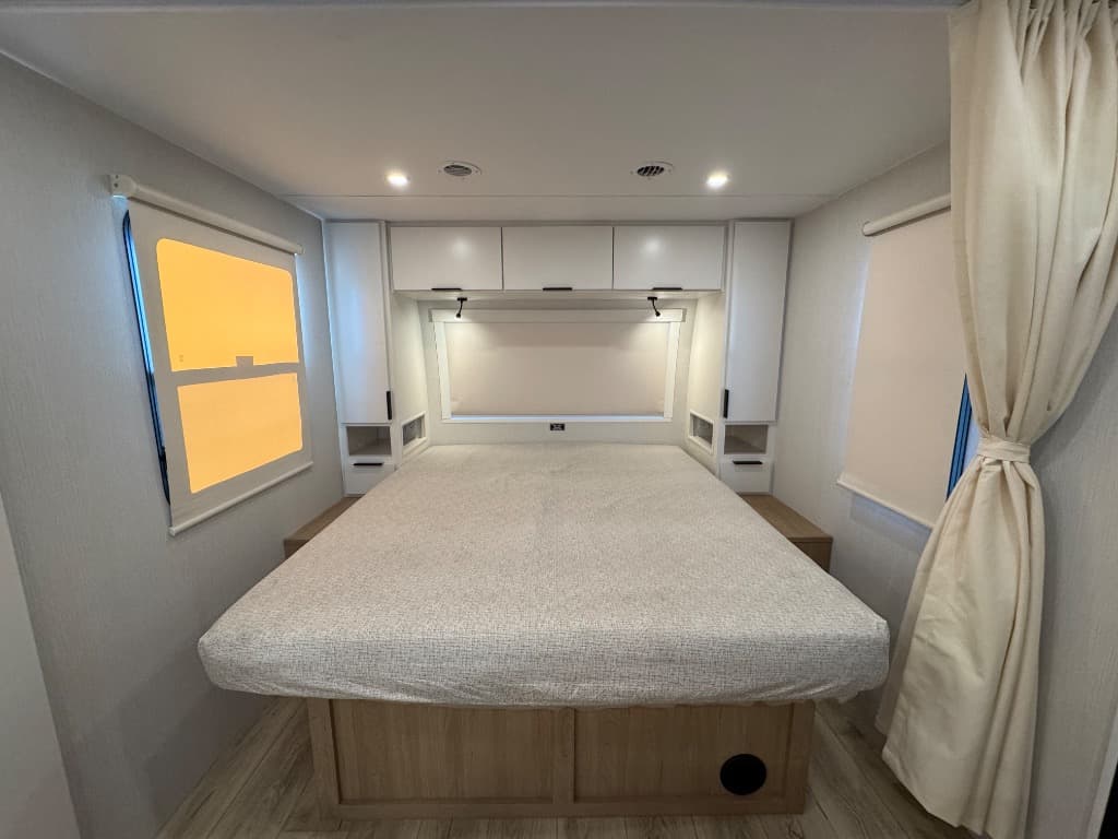 2026 Winnebago 2026 Winnebago Thrive - thumbnail 19