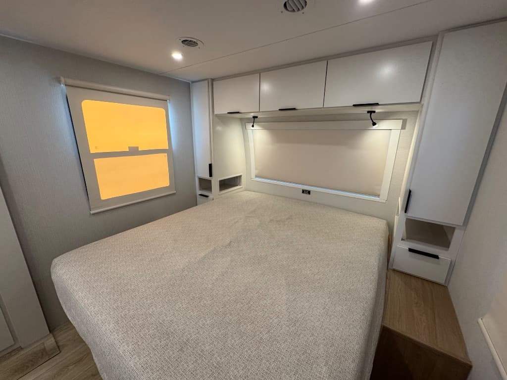 2026 Winnebago 2026 Winnebago Thrive - thumbnail 21