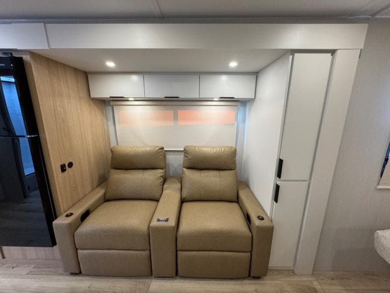 2026 Winnebago 2026 Winnebago Thrive - thumbnail 7