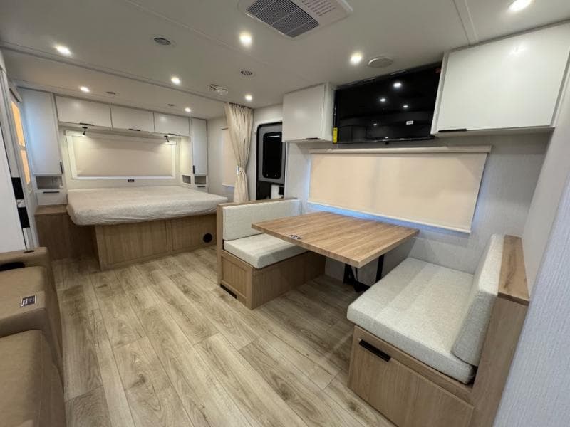2026 Winnebago 2026 Winnebago Thrive - thumbnail 17