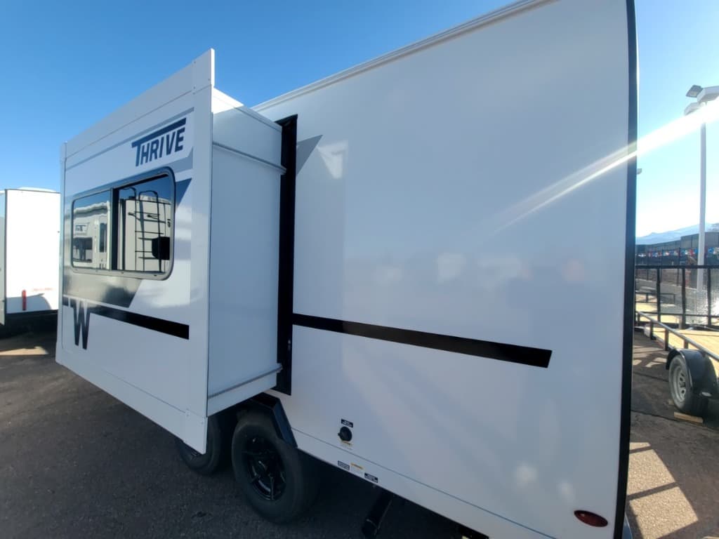 2026 Winnebago 2026 Winnebago Thrive - thumbnail 8