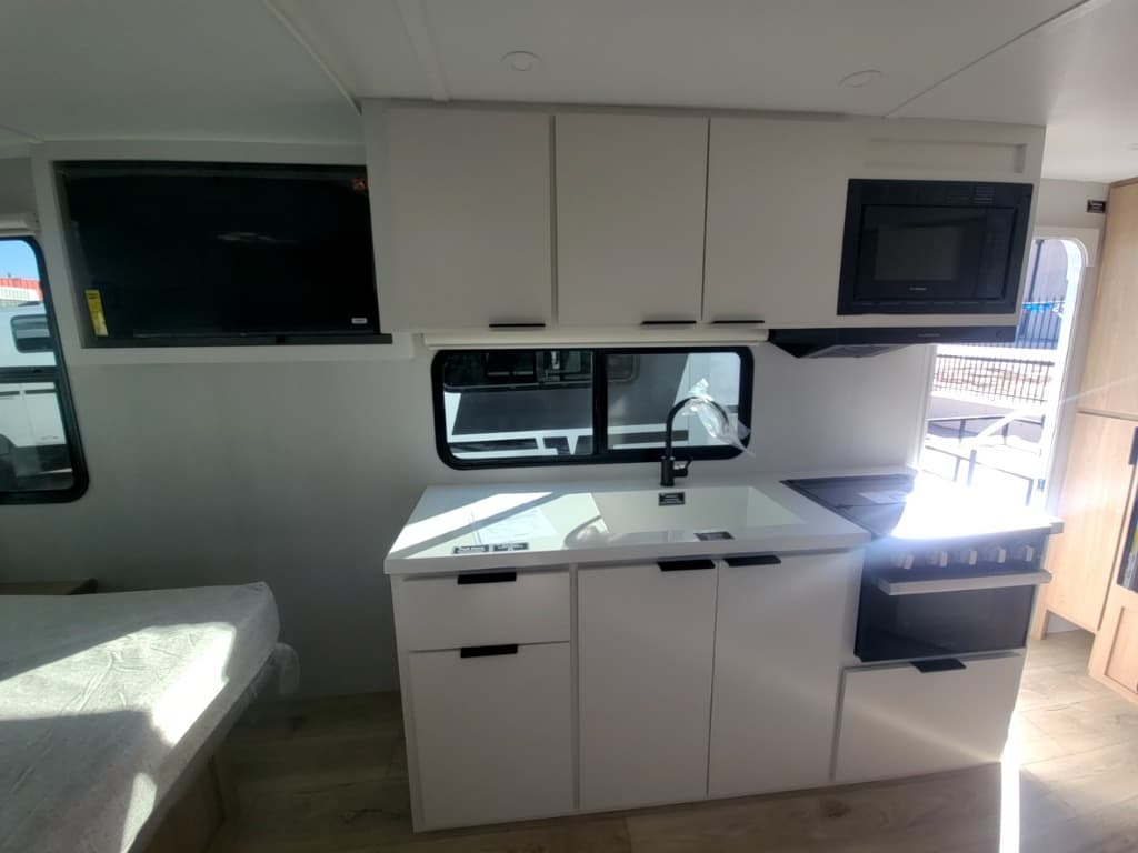 2026 Winnebago 2026 Winnebago Thrive - thumbnail 19