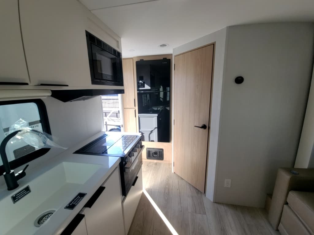 2026 Winnebago 2026 Winnebago Thrive - thumbnail 20