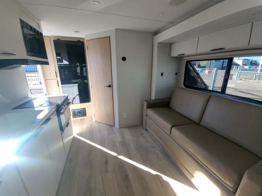 2026 Winnebago 2026 Winnebago Thrive - thumbnail 21