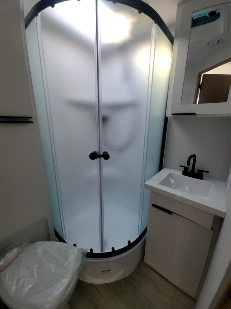 2026 Winnebago 2026 Winnebago Thrive - thumbnail 25