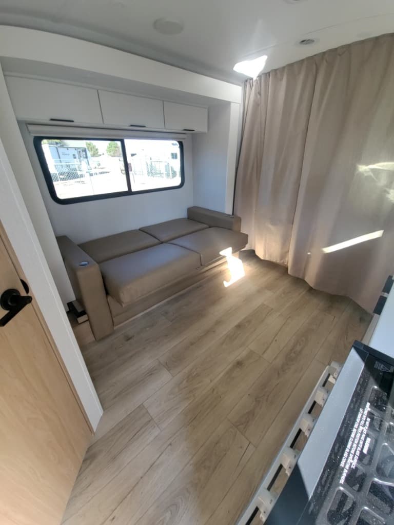 2026 Winnebago 2026 Winnebago Thrive - thumbnail 29