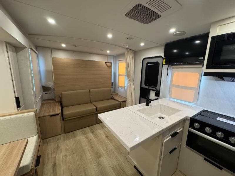 2026 Winnebago 2026 Winnebago Thrive - thumbnail 20
