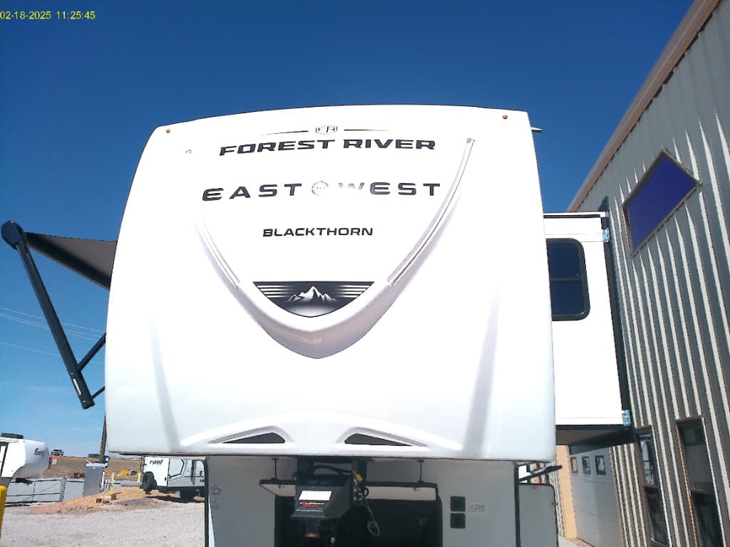 2026 EAST TO WEST 2026 EAST TO WEST Blackthorn - thumbnail 3