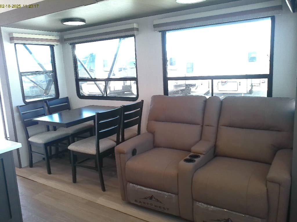 2026 EAST TO WEST 2026 EAST TO WEST Blackthorn - thumbnail 7