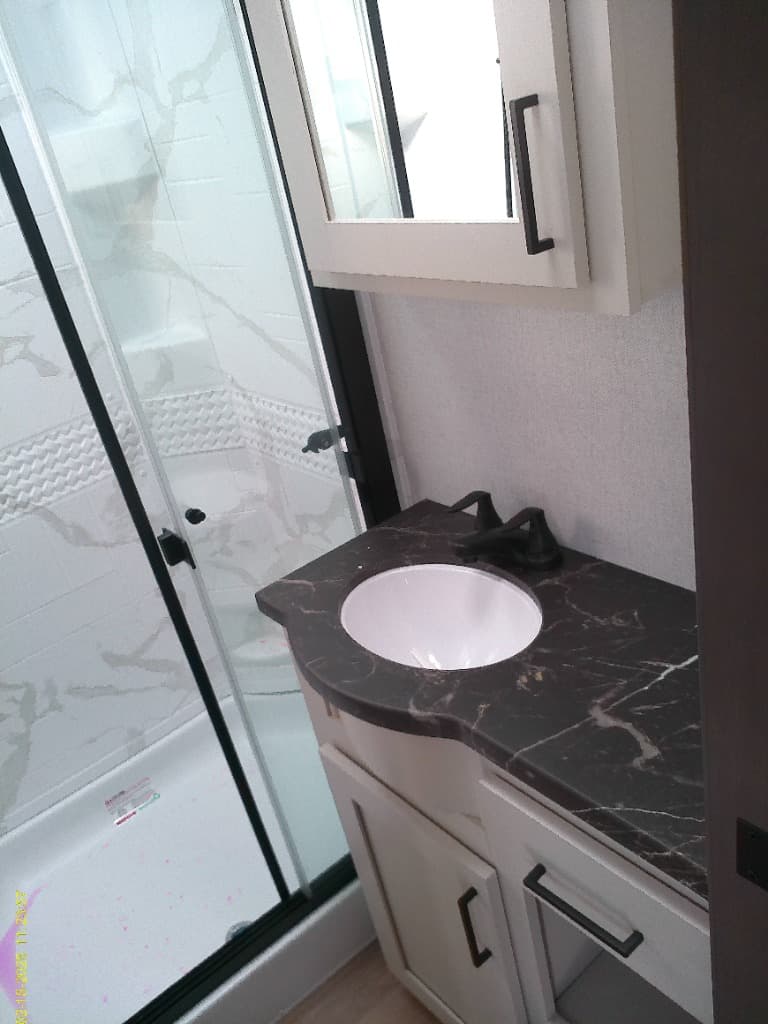 2026 EAST TO WEST 2026 EAST TO WEST Blackthorn - thumbnail 15